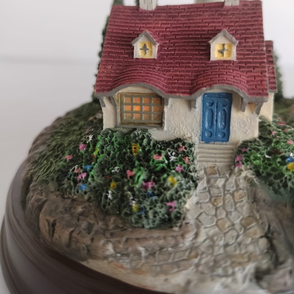 Thomas Kinkade lighthouse sculpture - Picture 7 of 14